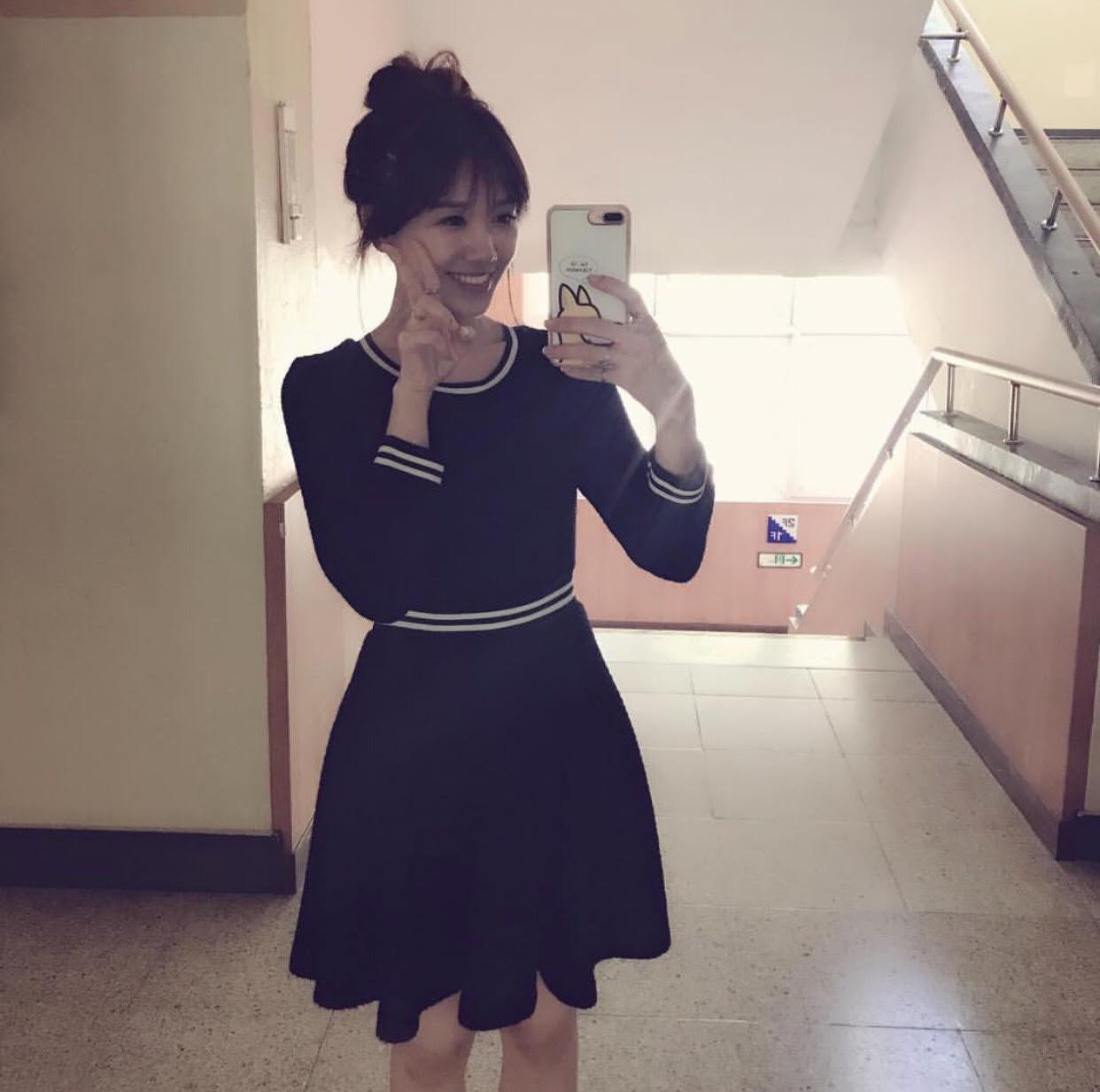 Hai thái cực khác hẳn của Hari Won: Mặc đồ hiệu bị chê sến, mặc đơn giản lại được khen!-11