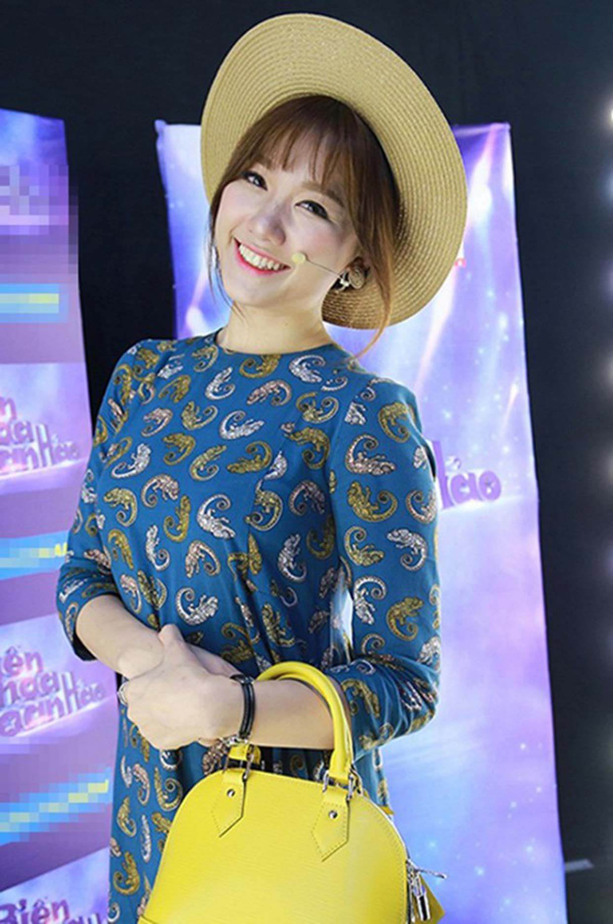 Hai thái cực khác hẳn của Hari Won: Mặc đồ hiệu bị chê sến, mặc đơn giản lại được khen!-4