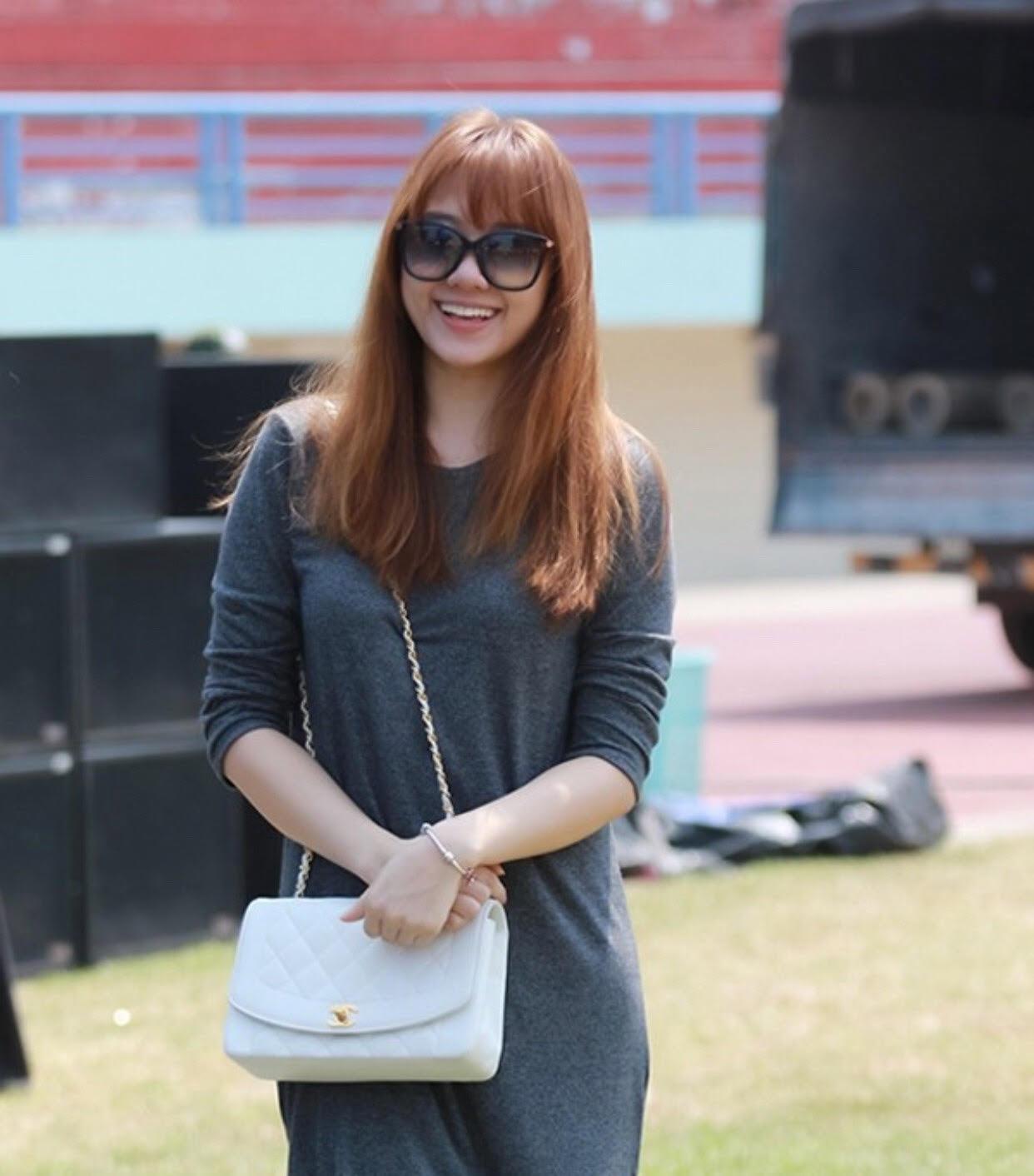 Hai thái cực khác hẳn của Hari Won: Mặc đồ hiệu bị chê sến, mặc đơn giản lại được khen!-5