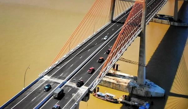 Màn rước dâu ở Quảng Ninh bằng siêu xe Khủng long Mỹ và dàn xe khủng gây bão MXH-9