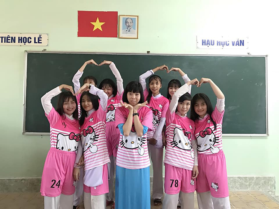 ‘Chơi lầy’ cuối cấp, teen Vĩnh Long chọn luôn áo lớp màu hồng Hello Kitty-5