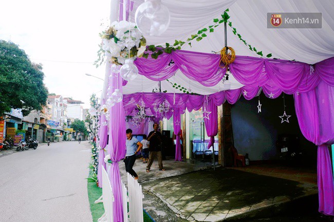 Khung cảnh đám cưới lãng mạn trong giờ phút cô dâu 61 tuổi chuẩn bị lên xe hoa về nhà chồng 26 tuổi-1