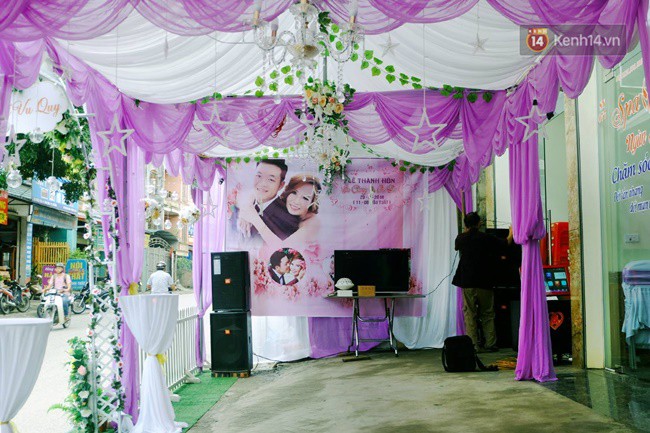 Khung cảnh đám cưới lãng mạn trong giờ phút cô dâu 61 tuổi chuẩn bị lên xe hoa về nhà chồng 26 tuổi-2