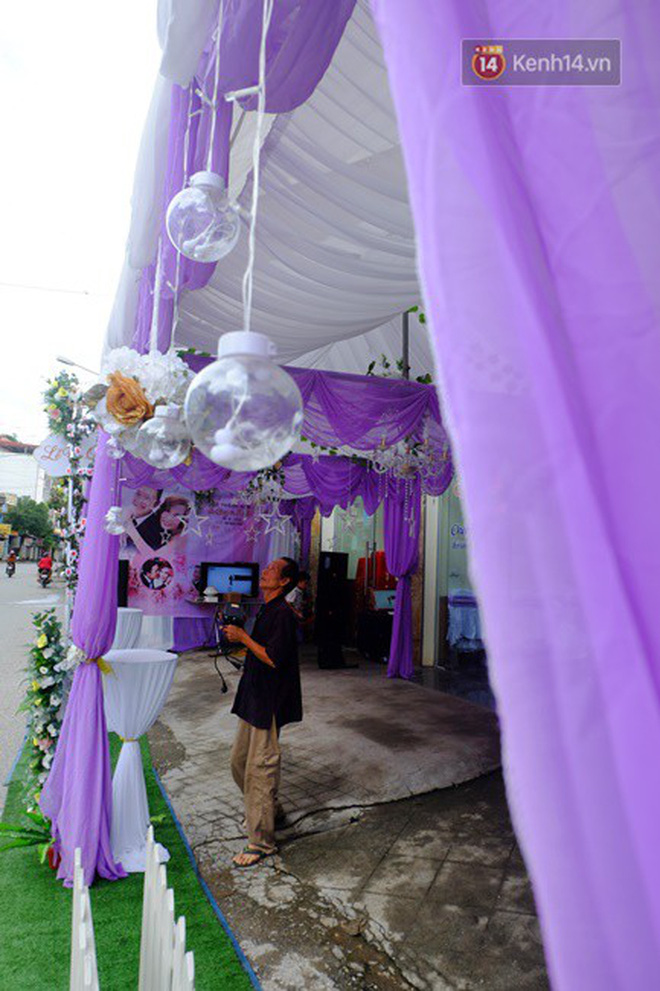 Khung cảnh đám cưới lãng mạn trong giờ phút cô dâu 61 tuổi chuẩn bị lên xe hoa về nhà chồng 26 tuổi-9