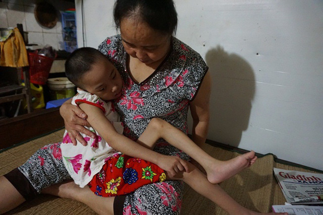 Vụ cháy kinh hoàng gần Bệnh viện Nhi Trung ương: Nghị lực phi thường của người mẹ già cứu đứa con nuôi tật nguyền-1