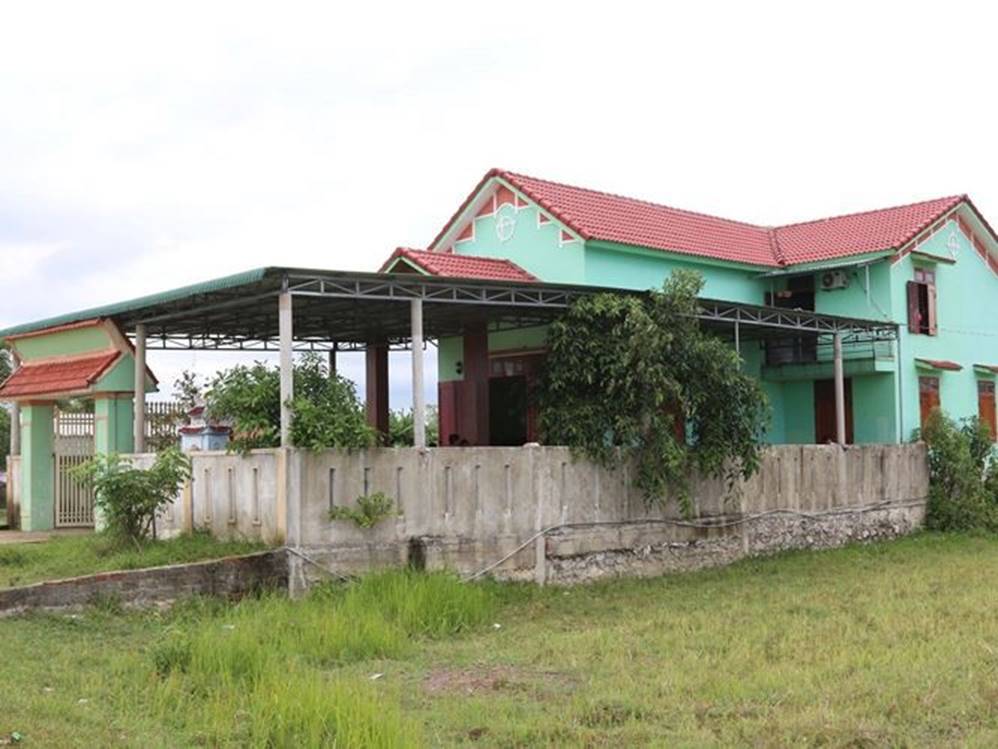 Phút cân não giải cứu 3 đứa trẻ bị bố ép chết chung-1