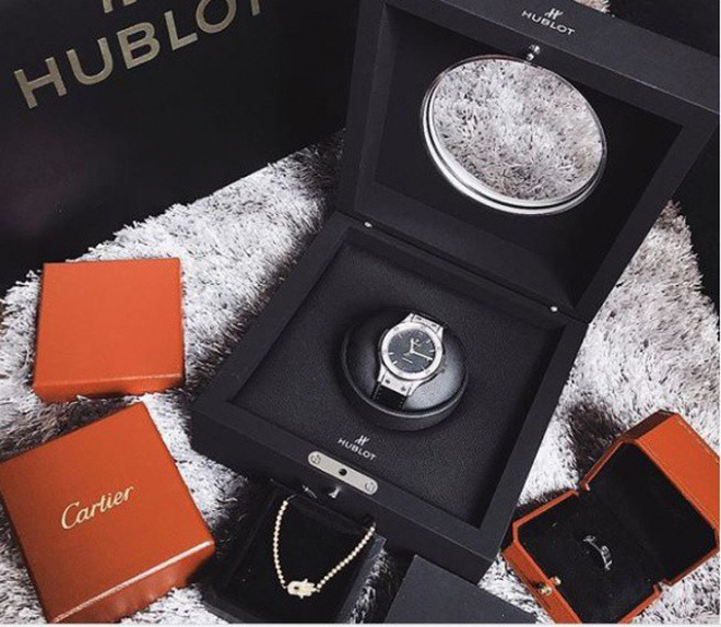 Những Hoa hậu chịu chơi của Vbiz: Mua hàng hiệu theo lố, đi du lịch sang chảnh ở khách sạn hàng chục triệu đồng/đêm-12