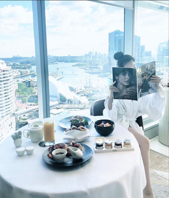 Những Hoa hậu chịu chơi của Vbiz: Mua hàng hiệu theo lố, đi du lịch sang chảnh ở khách sạn hàng chục triệu đồng/đêm-19