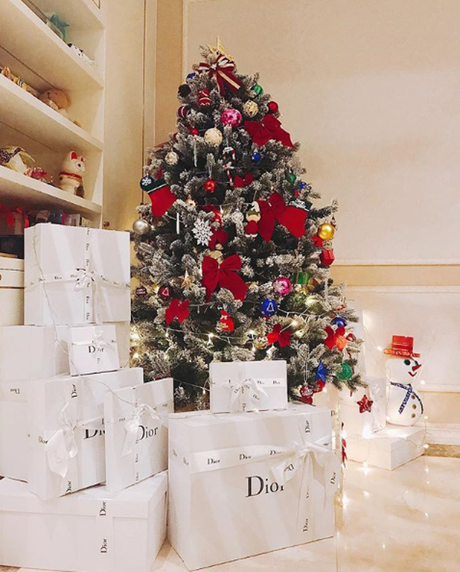 Những Hoa hậu chịu chơi của Vbiz: Mua hàng hiệu theo lố, đi du lịch sang chảnh ở khách sạn hàng chục triệu đồng/đêm-23