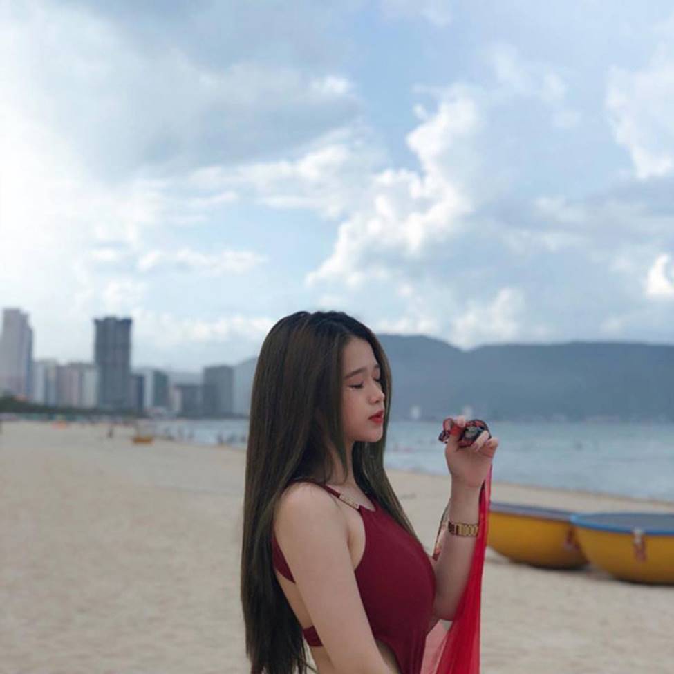 Hot girl Linh Ka phổng phao bất ngờ ở tuổi 16-9