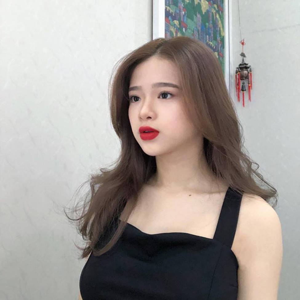 Hot girl Linh Ka phổng phao bất ngờ ở tuổi 16-17