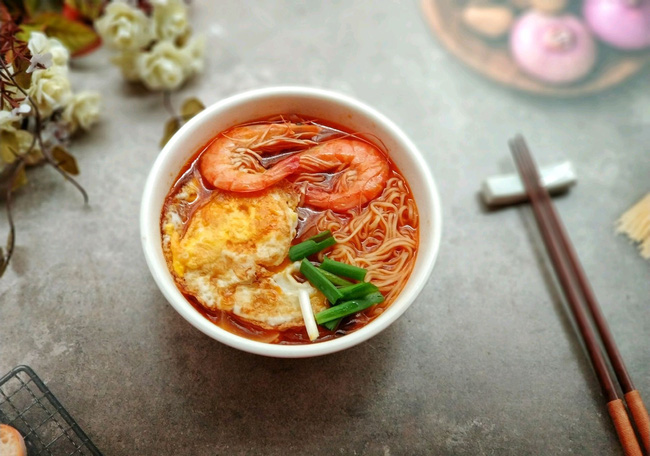 Món mì tôm tầm thường” sẽ trở nên ngon đẳng cấp” sau khi bạn nấu theo cách này-1