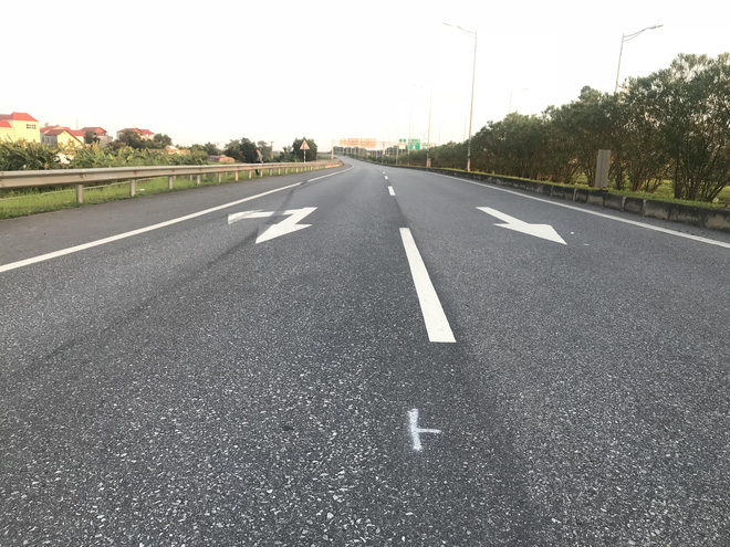 Hiện trường vụ tài xế Lexus biển tứ quý 8 bị xe tải đâm tử vong khi làm việc với CSGT-2