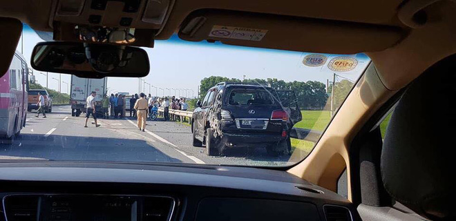 Hiện trường vụ tài xế Lexus biển tứ quý 8 bị xe tải đâm tử vong khi làm việc với CSGT-5