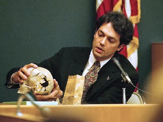 Cuồng ghen đến hóa hận, nữ sát thủ mặt thiên thần ra tay tàn độc giết hại bạn học còn lấy một phần thi thể về làm chiến lợi phẩm-8