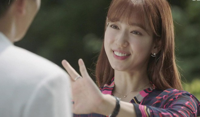 Đầu tư hộp bánh Trung thu hẳn 2 triệu đồng mang sang biếu nhà bạn trai, cô gái chẳng ngờ nhận về cái kết đắng-1