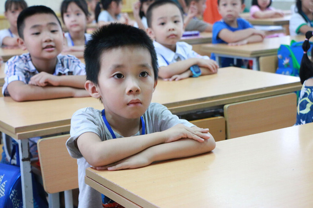 Bị phụ huynh phản ứng, trường quá tải nhất thủ đô lần 3 đổi lịch học-1