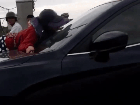 Đi đánh ghen hộ bà mẹ 3 con, cô gái trẻ bị ném đá vì lý do không ngờ tới-3