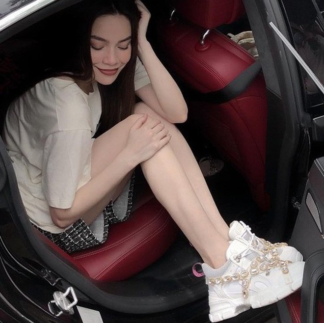 Ngàn năm lẻ một mới thấy Hồ Ngọc Hà khoe tủ giày hiệu, quả nhiên mê ly ngay từ cái nhìn đầu tiên!-9