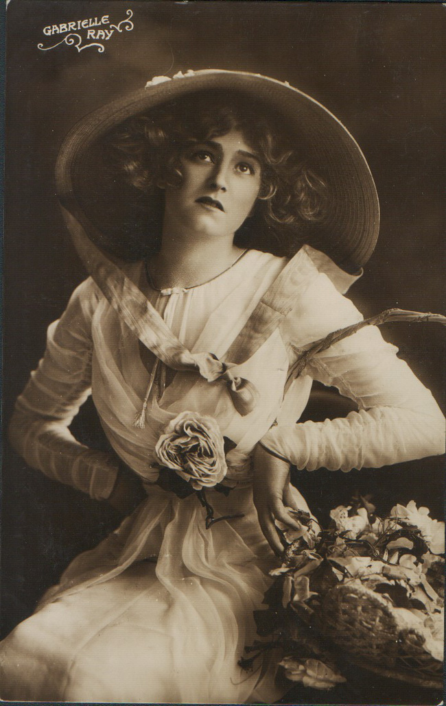 Ngắm loạt ảnh có niên đại hơn trăm năm tuổi để biết phụ nữ thời xưa đẹp đến thế nào-14