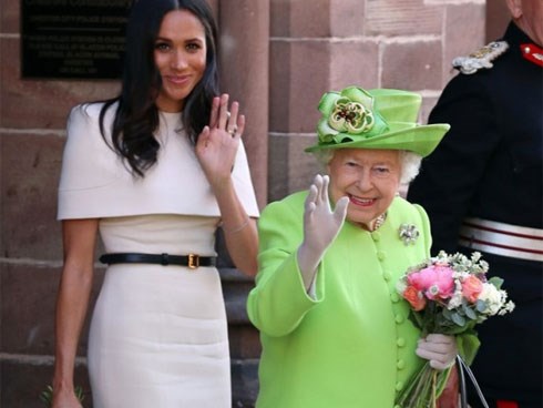 Sốc: Nữ hoàng Anh từng bắt Meghan Markle phải kiểm tra khả năng làm mẹ trước khi cưới Hoàng tử Harry