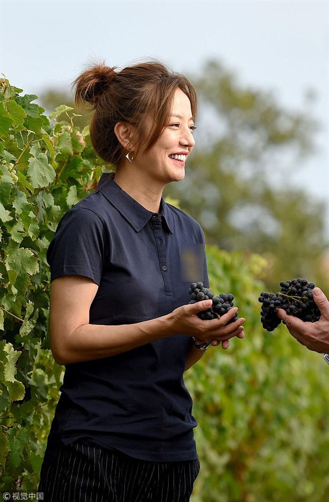 Én nhỏ Triệu Vy lộ da nhăn nheo, răng cái trắng cái ngà-4