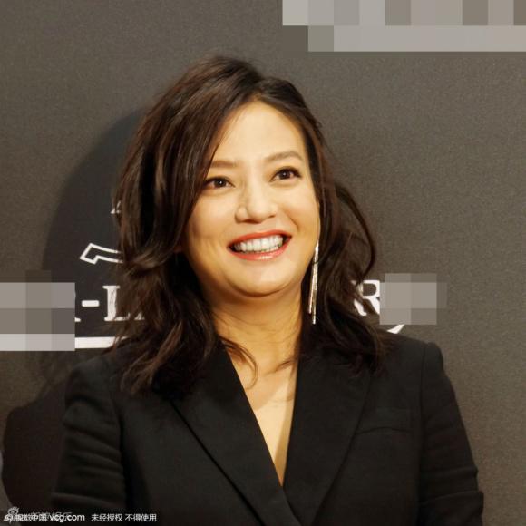 Én nhỏ Triệu Vy lộ da nhăn nheo, răng cái trắng cái ngà-7