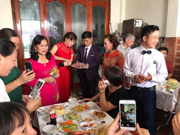 Cận cảnh đám cưới có 1-0-2” của cô dâu 62 tuổi lấy chồng 26 tuổi ở Cao Bằng-7