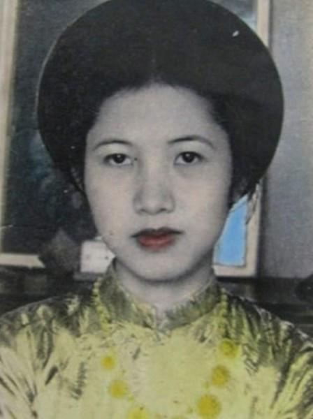 Cô Bính hàng Đẫy, hồng nhan không bạc mệnh và chuyện ăn miếng thịt gà thưởng nhẫn kim cương”-1