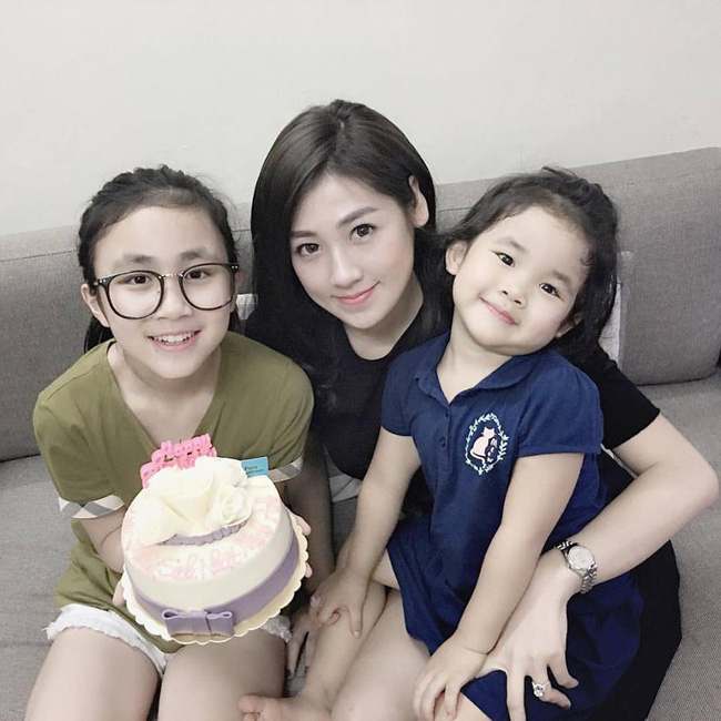 Chân dung 2 cô em gái xinh xắn dễ thương nhưng ít người biết trong gia đình Á hậu Dương Tú Anh-1