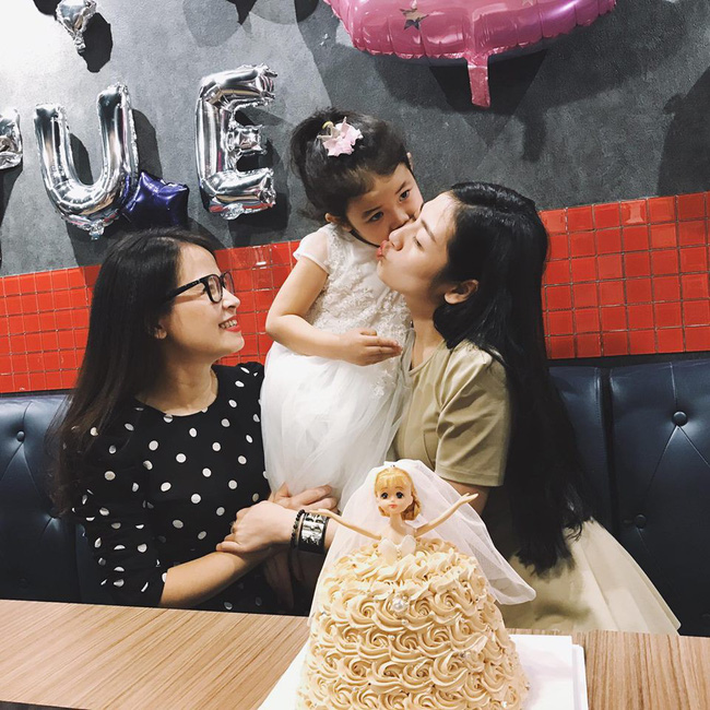 Chân dung 2 cô em gái xinh xắn dễ thương nhưng ít người biết trong gia đình Á hậu Dương Tú Anh-22