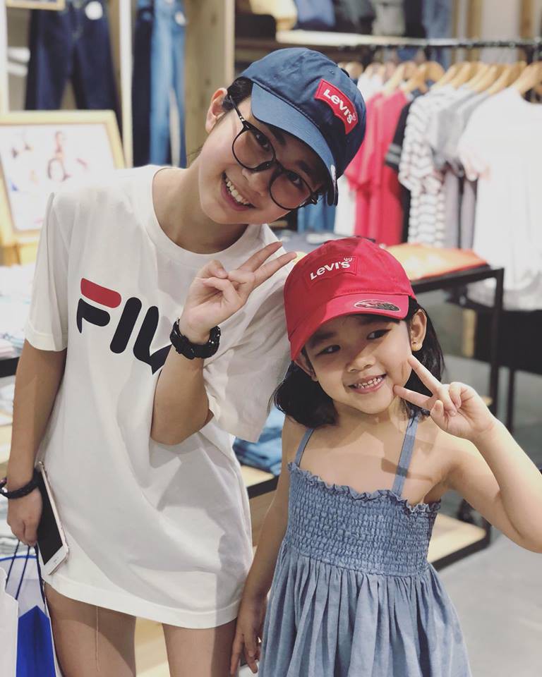 Chân dung 2 cô em gái xinh xắn dễ thương nhưng ít người biết trong gia đình Á hậu Dương Tú Anh-25