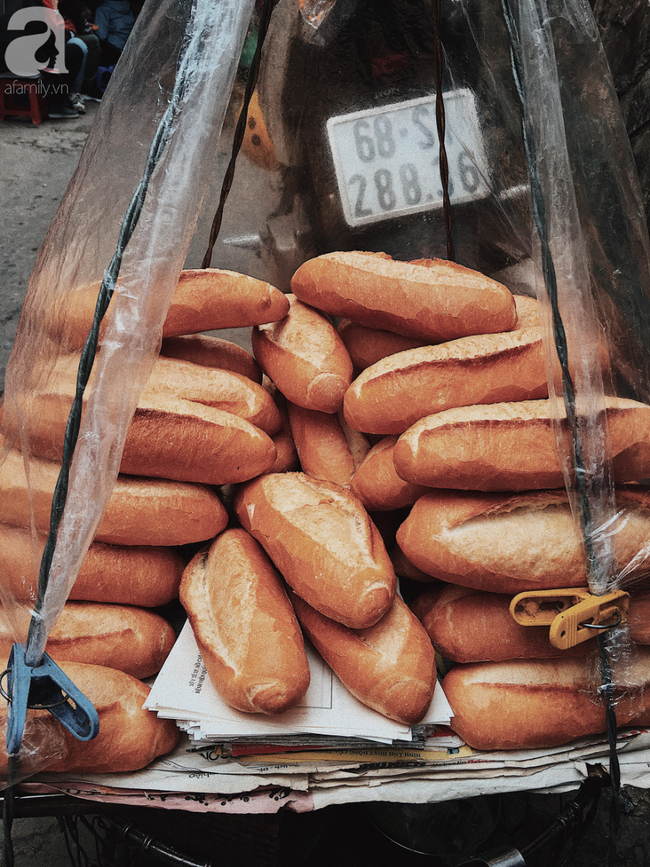 Gánh bánh mì ngon nhất Sài Gòn, 30 năm tuổi vẫn làm bao người say đắm:-1