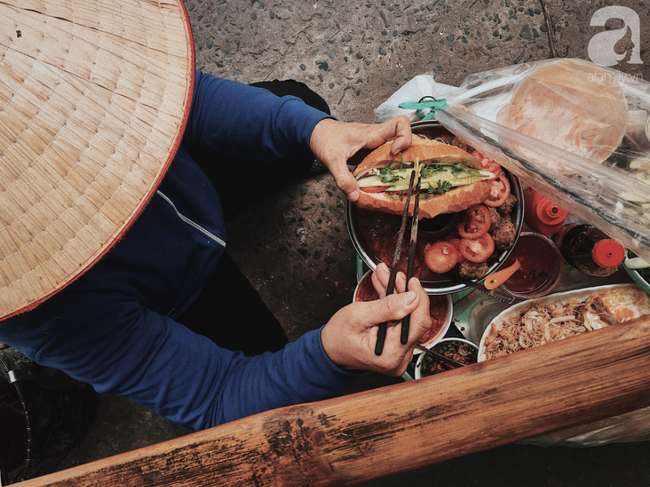 Gánh bánh mì ngon nhất Sài Gòn, 30 năm tuổi vẫn làm bao người say đắm:-6