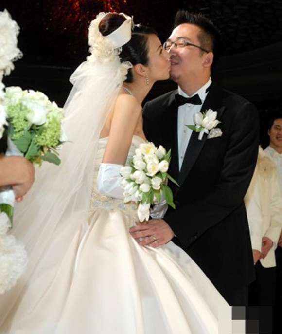 Hôn nhân địa ngục của siêu mẫu Đài Loan: Chồng vũ phu lại lăng nhăng, có con riêng với em gái kết nghĩa-9