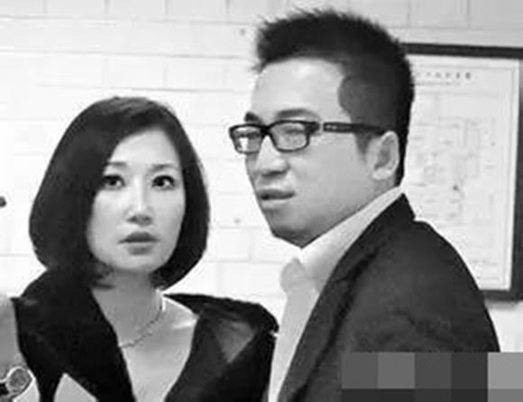 Hôn nhân địa ngục của siêu mẫu Đài Loan: Chồng vũ phu lại lăng nhăng, có con riêng với em gái kết nghĩa-14