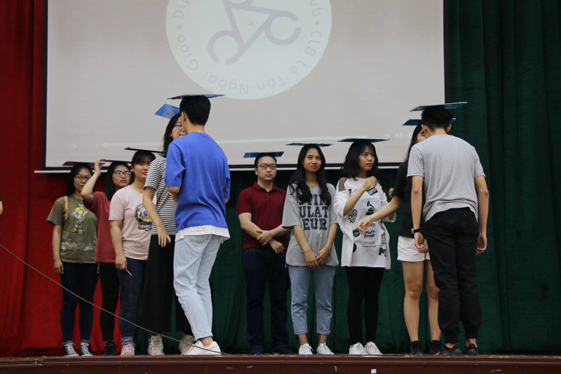 Dàn trai xinh gái đẹp của câu lạc bộ hot nhất Vịnh Bắc Bộ ở Học viện Ngoại giao-2