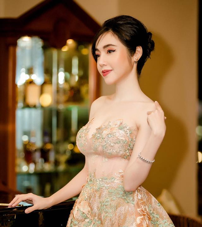 Elly Trần tự tin với gương mặt không hù chết người đàn ông nằm cạnh-10