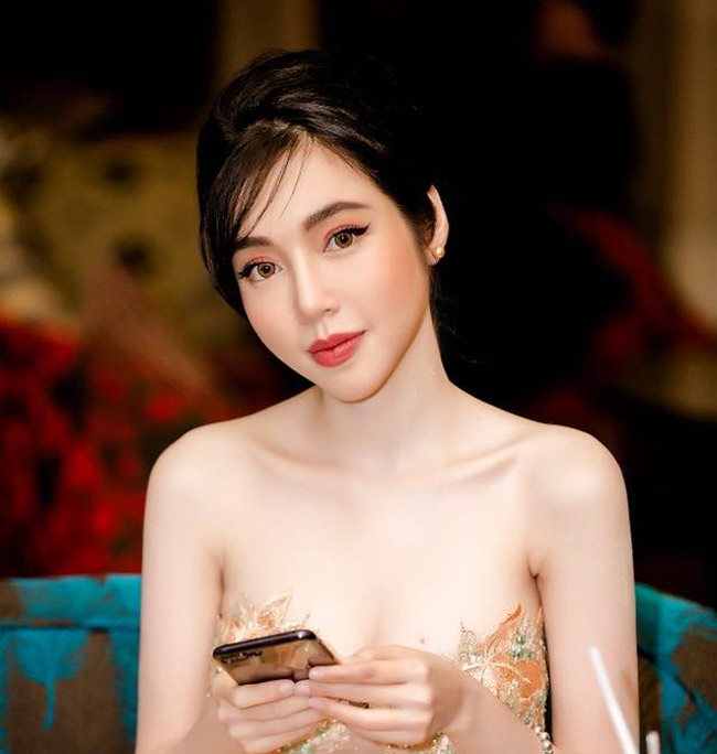 Elly Trần tự tin với gương mặt không hù chết người đàn ông nằm cạnh-11