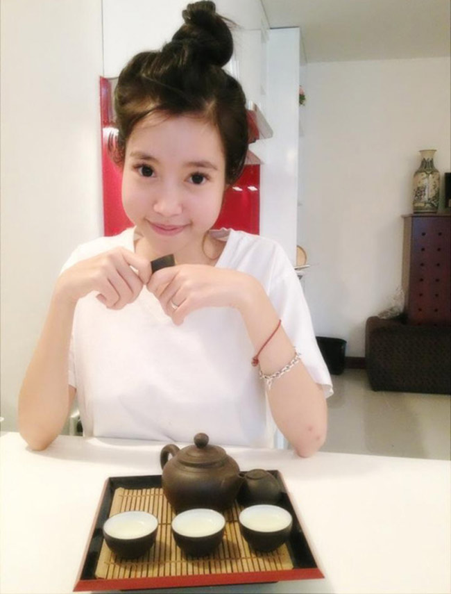 Elly Trần tự tin với gương mặt không hù chết người đàn ông nằm cạnh-4