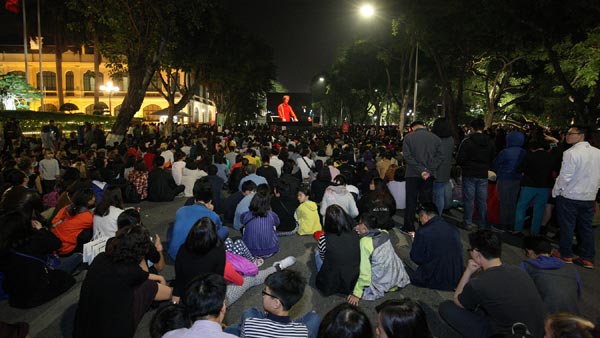 Thưởng thức hòa nhạc ngoài trời trên phố đi bộ Hồ Gươm-2