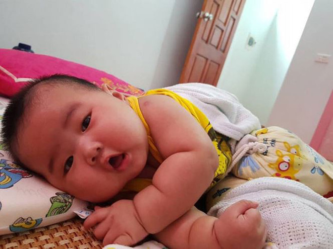 Diễn viên hài Chiến Thắng khoe ảnh con trai út với vợ thứ 3-7