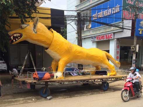 Xuất hiện linh vật Trung Thu khổng lồ lai giữa chó Chihuahua và chồn Scrat khiến cư dân mạng cười nghiêng ngả