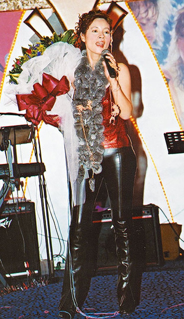 Nữ hoàng phim cấp ba Hong Kong: Chật vật mưu sinh, phải sang Việt Nam bán cafe kiếm sống-5