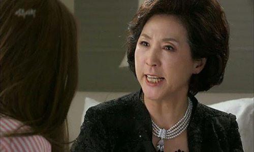 Nàng dâu bị mẹ chồng ghen tuông, nổi giận lôi đình vì lỡ vấp ngã va phải bố chồng-2