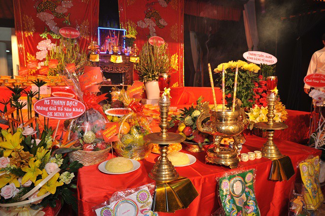 Quyền Linh giản dị mang dép tổ ong tới dự lễ giỗ Tổ nghề-2