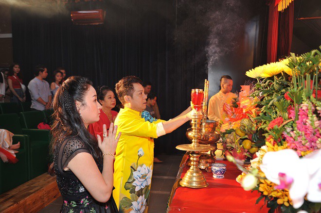 Quyền Linh giản dị mang dép tổ ong tới dự lễ giỗ Tổ nghề-6