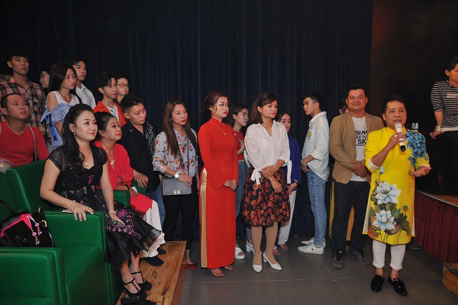 Quyền Linh giản dị mang dép tổ ong tới dự lễ giỗ Tổ nghề-8