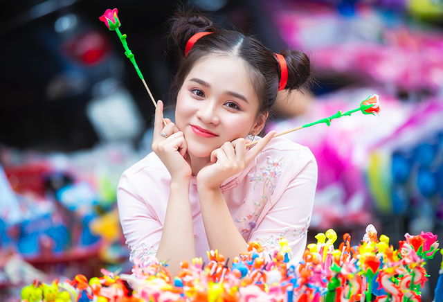 Nữ sinh tuổi 18 trở lại tuổi ấu thơ với đồ chơi Trung thu truyền thống-1