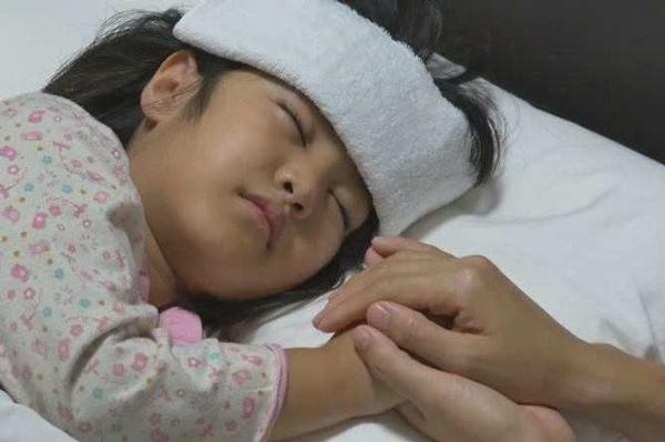 Mẹ tưởng con bị cảm nhưng kết quả khám gây bất ngờ: đừng chủ quan với cơn sốt của trẻ-2